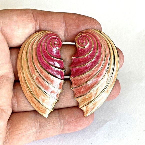 Vintage Clip On Earrings Statement Runway Goldtone & Pinks Enamel Seashell Wings - Picture 6 of 8